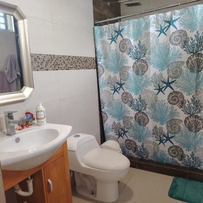 Casa en Residencial con Piscina – Sector de Playa: Las Lajas, 2 Recs, Amoblada