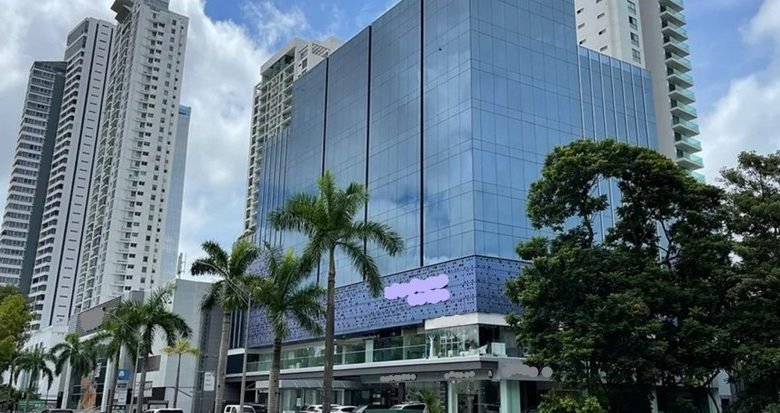 Costa del Este: Local de Mezanine, acceso directo a estacionamientos