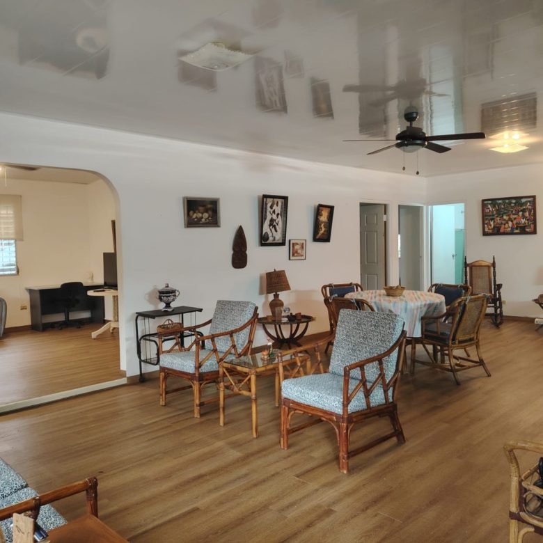 Playa Gorgona: Casa de Playa con 1200 m² de Terreno, de 3 Recámaras, Cerca Playa