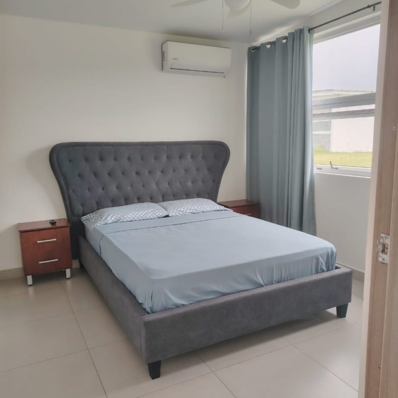 Casa en Residencial con Piscina – Sector de Playa: Las Lajas, 2 Recs, Amoblada
