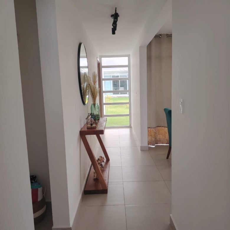 Casa en Residencial con Piscina – Sector de Playa: Las Lajas, 2 Recs, Amoblada