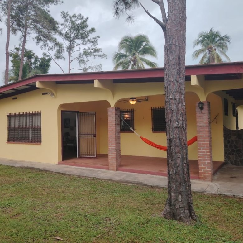 Playa Gorgona: Casa de Playa con 1200 m² de Terreno, de 3 Recámaras, Cerca Playa