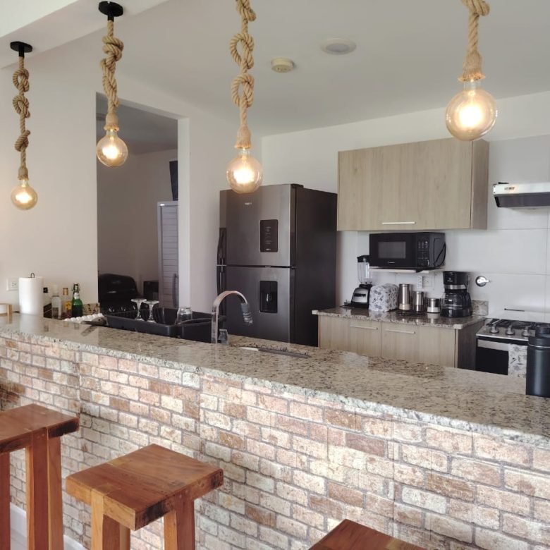 Casa en Residencial con Piscina – Sector de Playa: Las Lajas, 2 Recs, Amoblada