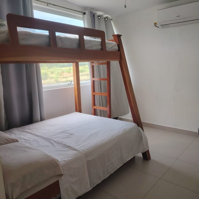 Casa en Residencial con Piscina – Sector de Playa: Las Lajas, 2 Recs, Amoblada