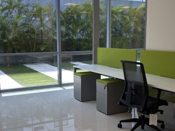 Costa del Este: Amoblada, con jardin, ¡La Oficina Para Usted! en Torre Boutique