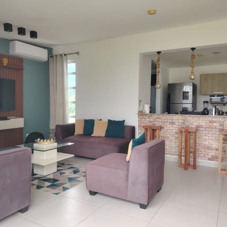 Casa en Residencial con Piscina – Sector de Playa: Las Lajas, 2 Recs, Amoblada