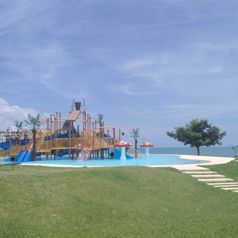 Casamar – Playa Riomar: Con Campo de Golf, Elegancia, y Frente a Playa, Amoblado