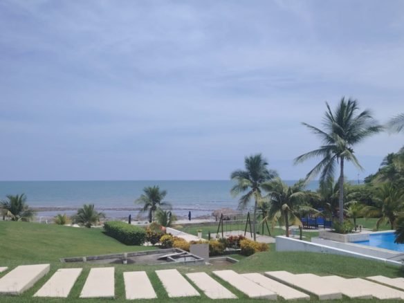 Casamar – Playa Riomar: Con Campo de Golf, Elegancia, y Frente a Playa, Amoblado