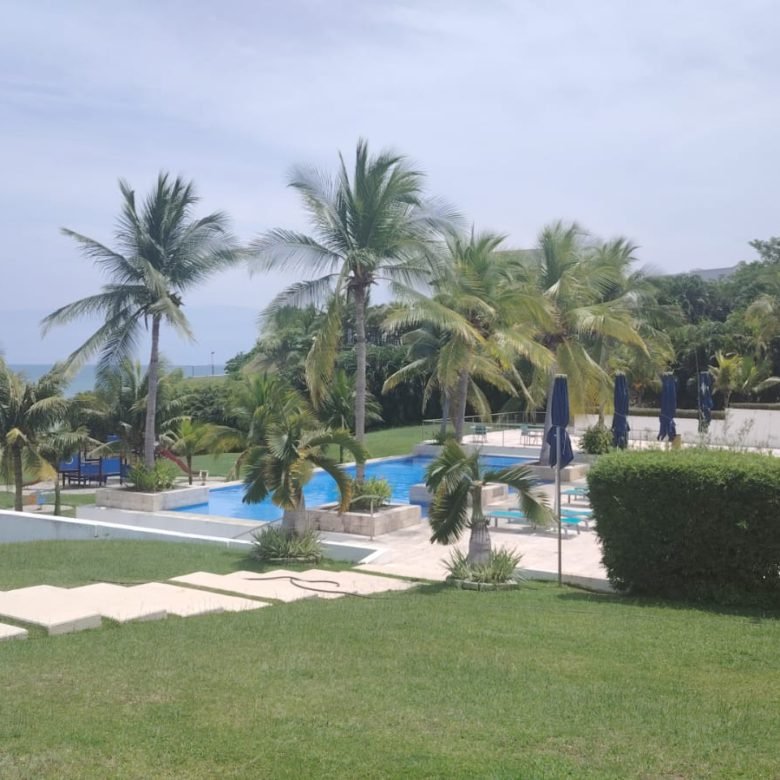 Casamar – Playa Riomar: Con Campo de Golf, Elegancia, y Frente a Playa, Amoblado