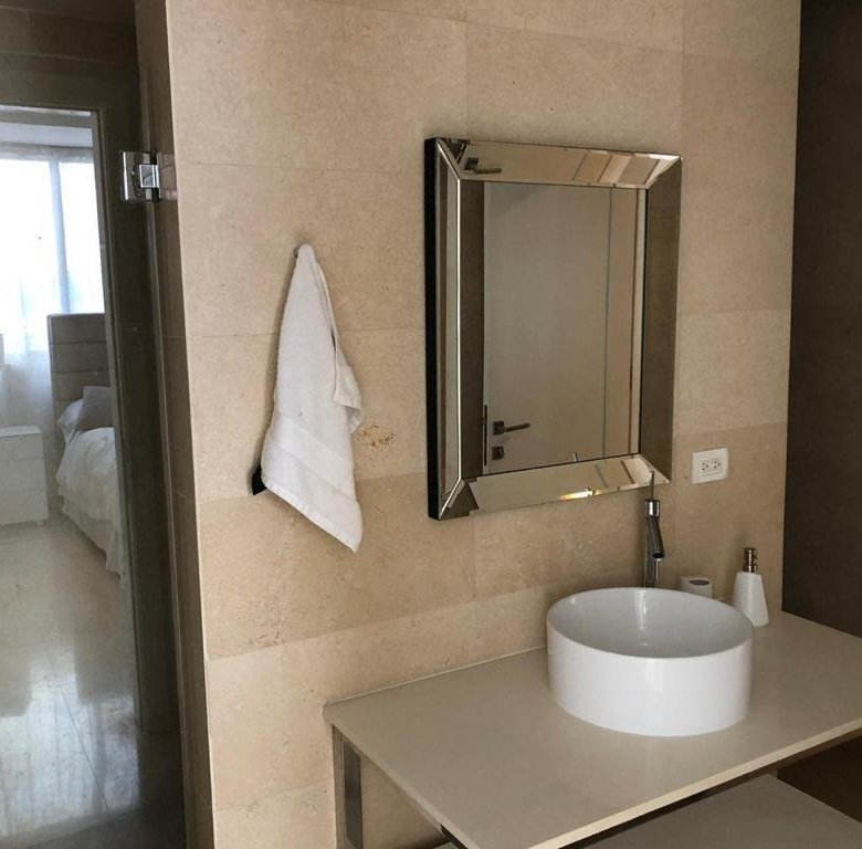 Yoo – Avenida Balboa, frente al mar: Apartamento en torre de lujo, Amoblado