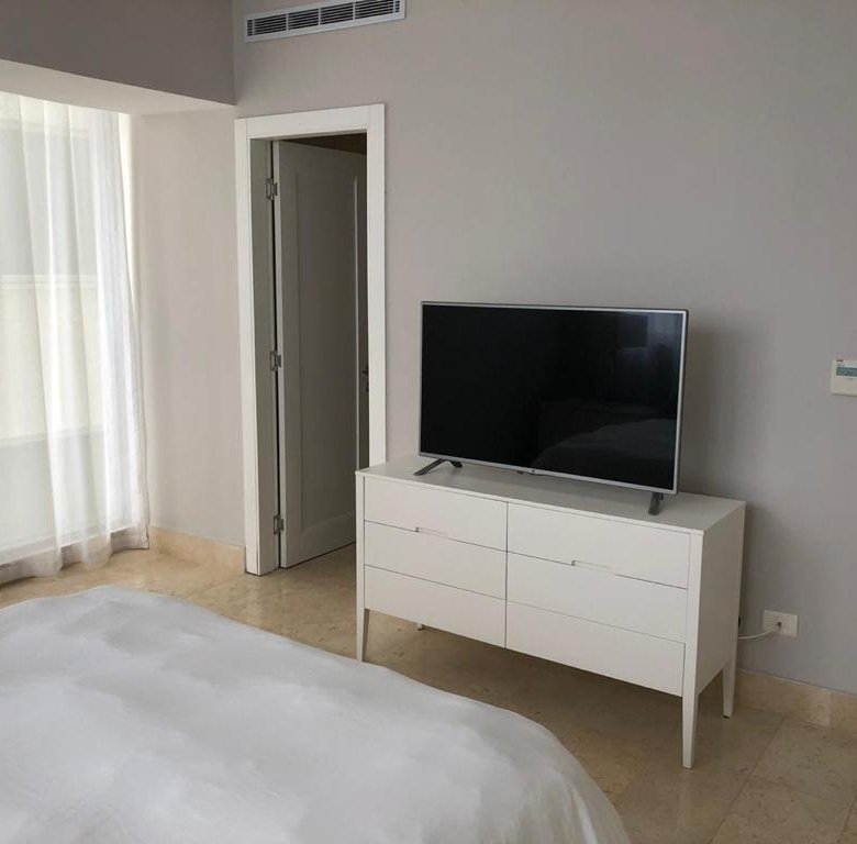 Yoo – Avenida Balboa, frente al mar: Apartamento en torre de lujo, Amoblado