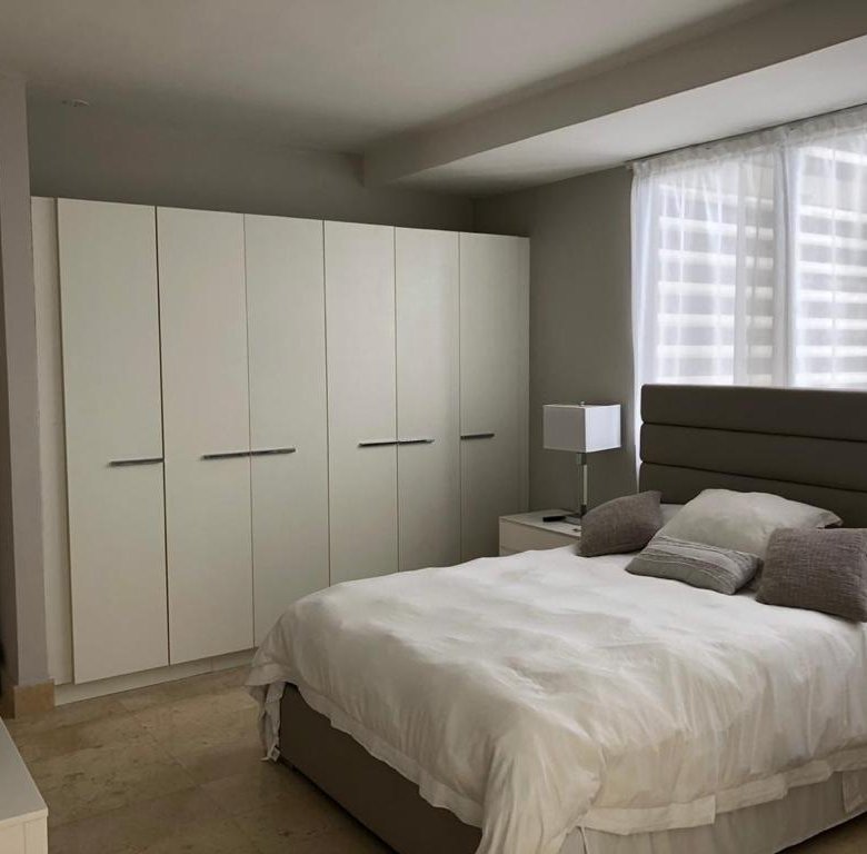 Yoo – Avenida Balboa, frente al mar: Apartamento en torre de lujo, Amoblado