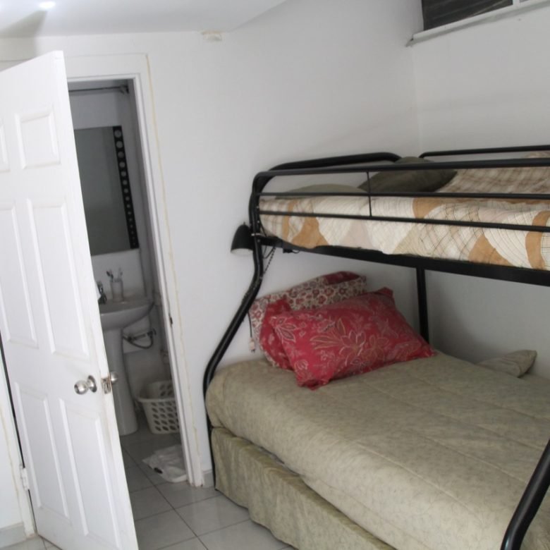 Area Revertida: Amplia y Cómoda Casa con Linea Blanca Completa, 3 Niveles