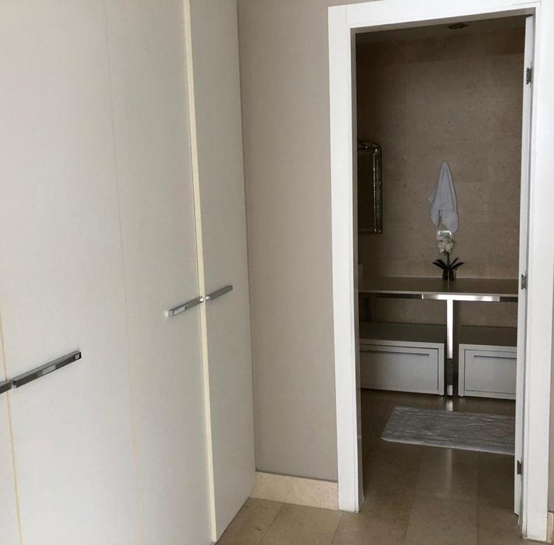 Yoo – Avenida Balboa, frente al mar: Apartamento en torre de lujo, Amoblado
