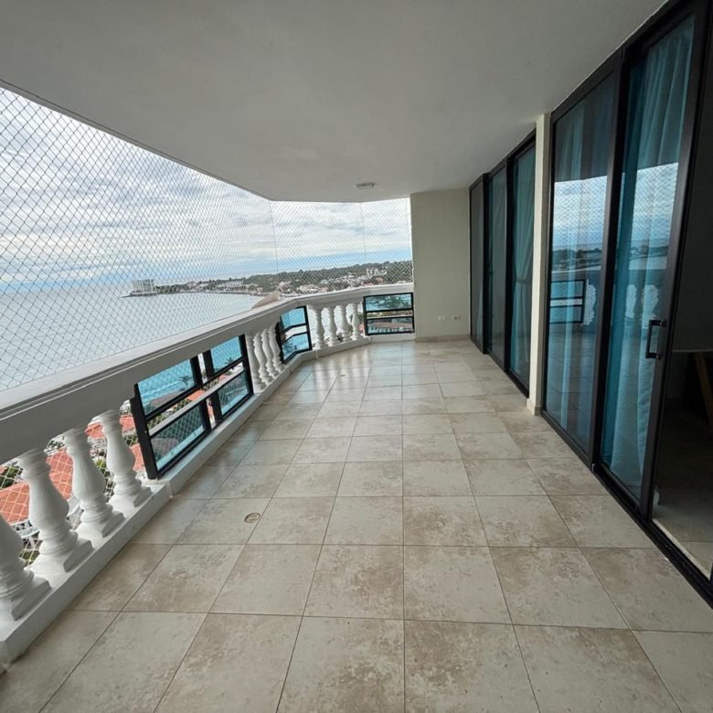 En El Mar, La Vida Es Más Sabrosa: Viva en Playa Coronado, Frente Al Playa 160 m²