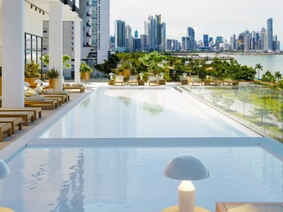Avenida Balboa frente al Mar: En construcción avanzada, apartamento frente al mar