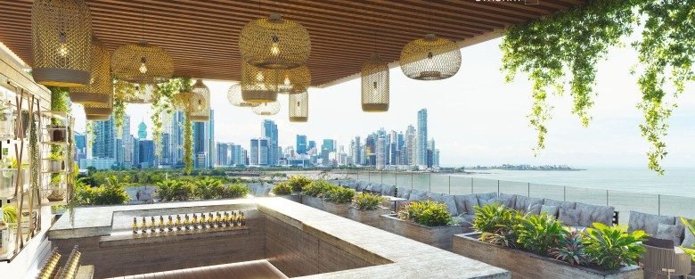 Avenida Balboa frente al Mar: En construcción avanzada, apartamento frente al mar