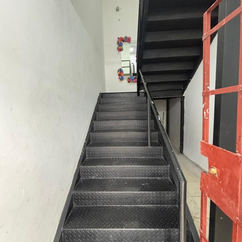 Local Comercial de Piso 1 – en Plaza Comercial: Mañanitas, frente a Metro