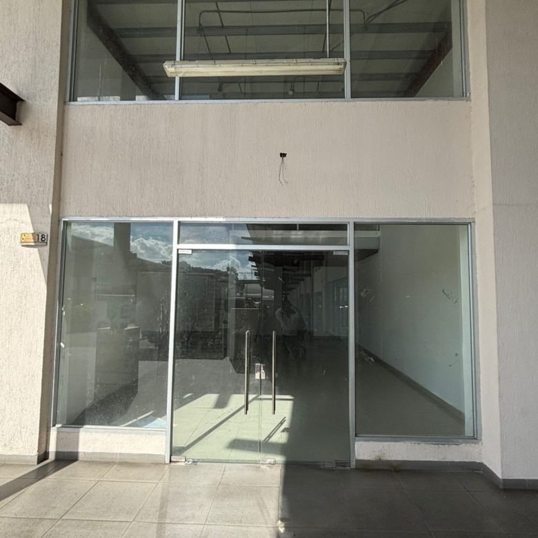 Local Comercial de Planta Baja – en Plaza Comercial: Milla 8