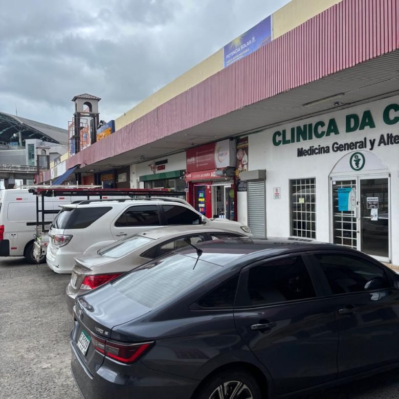 Local Comercial de Piso 1 – en Plaza Comercial: Mañanitas, frente a Metro