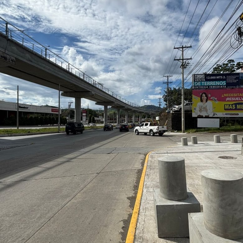 Local Comercial de Planta Baja – en Plaza Comercial: Milla 8