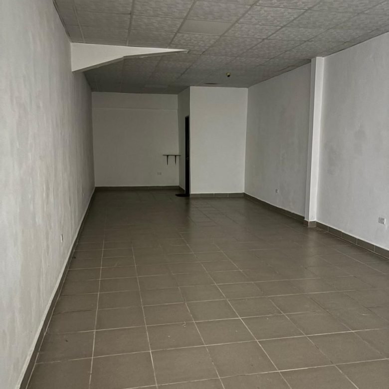 Local Comercial de Piso 1 – en Plaza Comercial: Mañanitas, frente a Metro