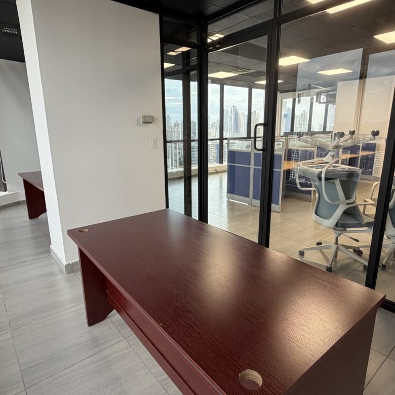 Oficina Amoblada en Plaza Banco General, Calle 50, Incluye Electricidad y Mtto