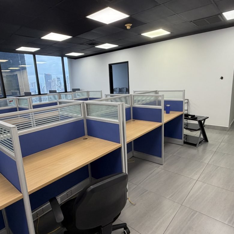 Oficina Amoblada en Plaza Banco General, Calle 50, Incluye Electricidad y Mtto