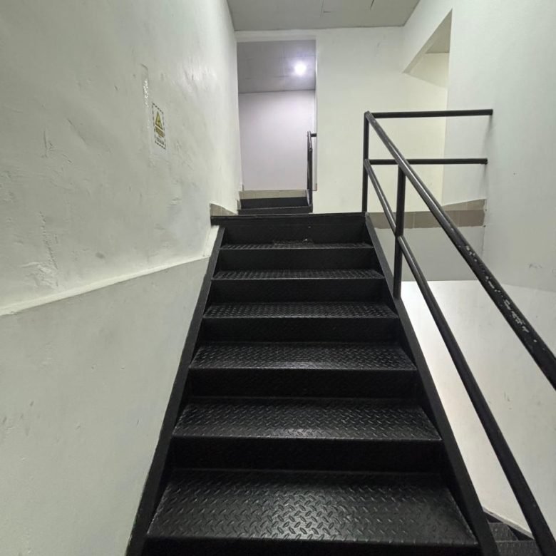 Local Comercial de Piso 1 – en Plaza Comercial: Mañanitas, frente a Metro