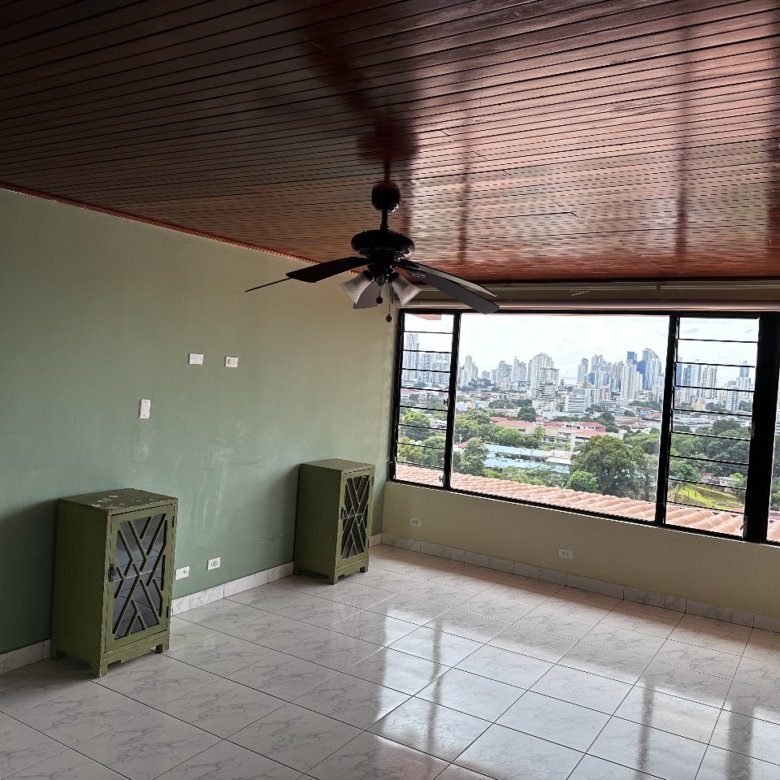 Amplia Casa con Piscina, de 4 recámaras en Sector de Excelente Altura y Nivel: Betania – Altos del Dorado