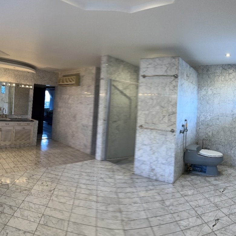 Amplia Casa con Piscina, de 4 recámaras en Sector de Excelente Altura y Nivel: Betania – Altos del Dorado