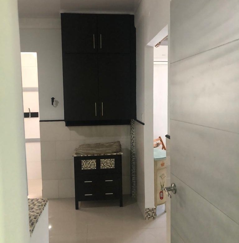 Clayton: Amoblada – Casa / Town – Home, de 7 Recámaras, 2 Terrazas y Area Verde