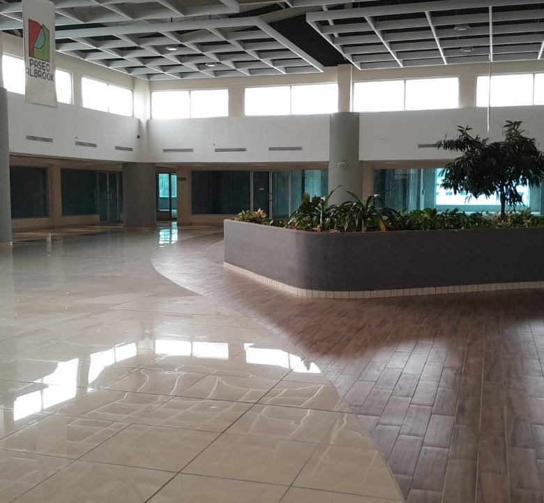 Albrook: En Plaza Comercial con +100 estacionamientos