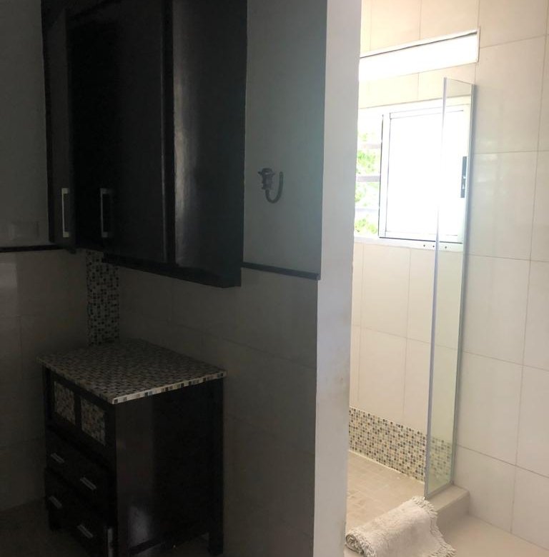 Clayton: Amoblada – Casa / Town – Home, de 7 Recámaras, 2 Terrazas y Area Verde