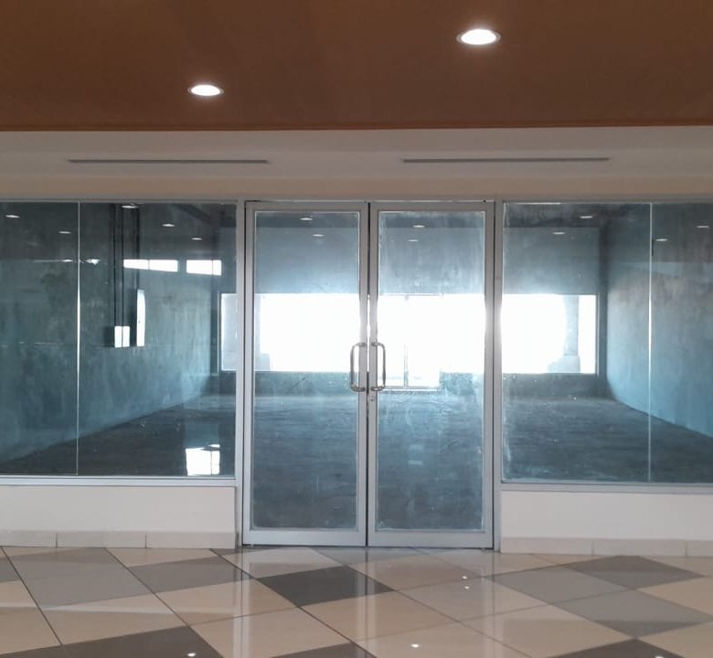 Albrook: En Plaza Comercial con +100 estacionamientos