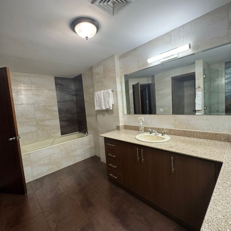 Playa Vistamar: Amplio Apartamento en Las Olas, Amoblado