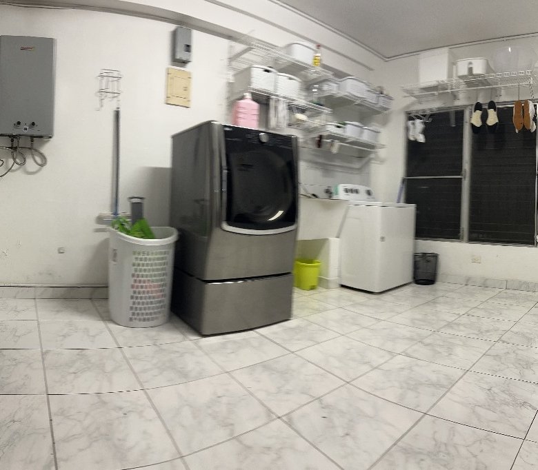 Amplia Casa con Piscina, de 4 recámaras en Sector de Excelente Altura y Nivel: Betania – Altos del Dorado