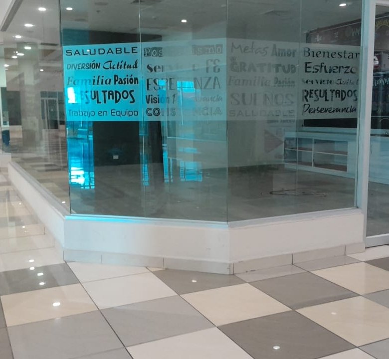 Albrook: En Plaza Comercial con +100 estacionamientos