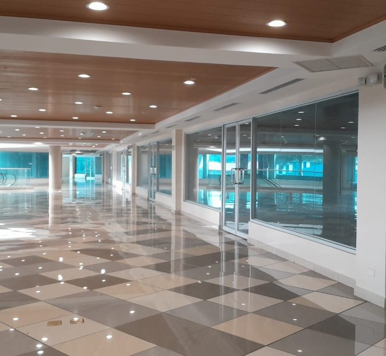 Albrook: En Plaza Comercial con +100 estacionamientos