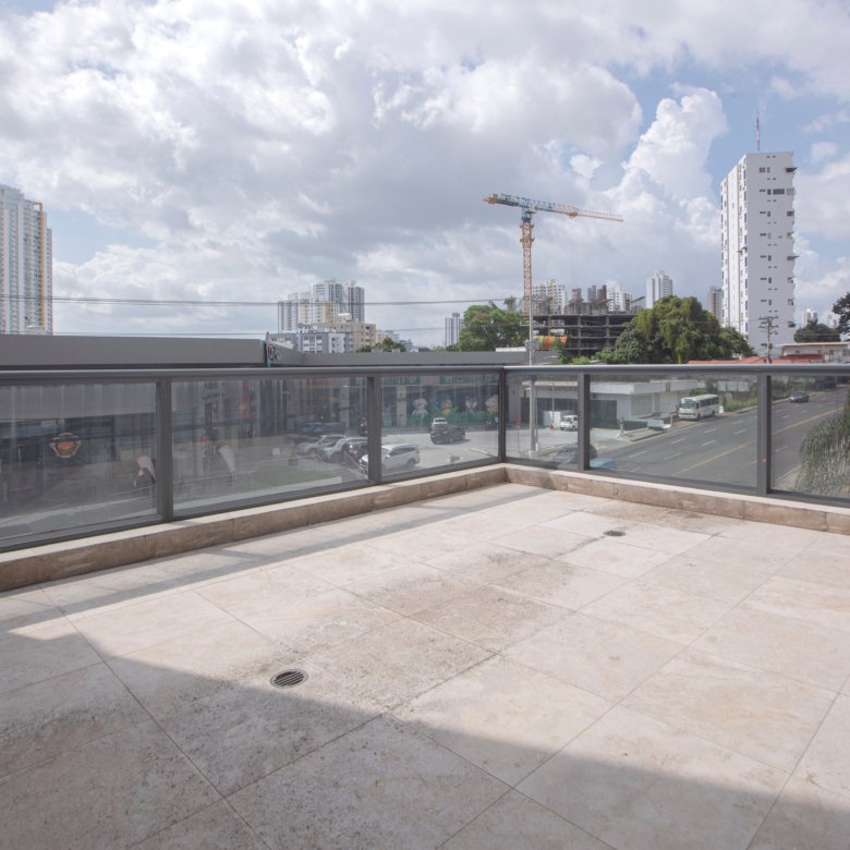 San Francisco – Via Porras: Local de Mezanine con Terraza