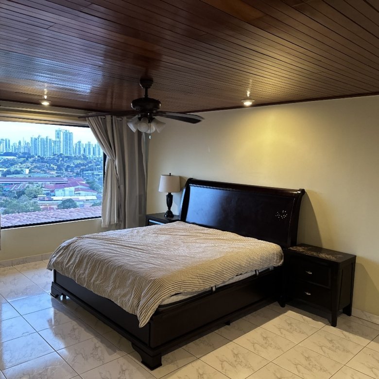 Amplia Casa con Piscina, de 4 recámaras en Sector de Excelente Altura y Nivel: Betania – Altos del Dorado