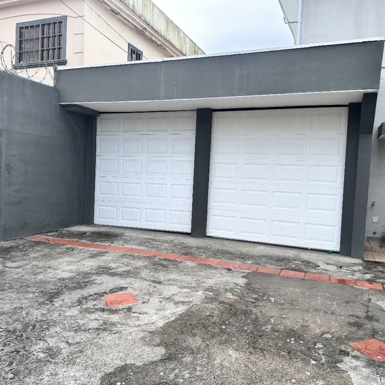 Amplia Casa con Piscina, de 4 recámaras en Sector de Excelente Altura y Nivel: Betania – Altos del Dorado