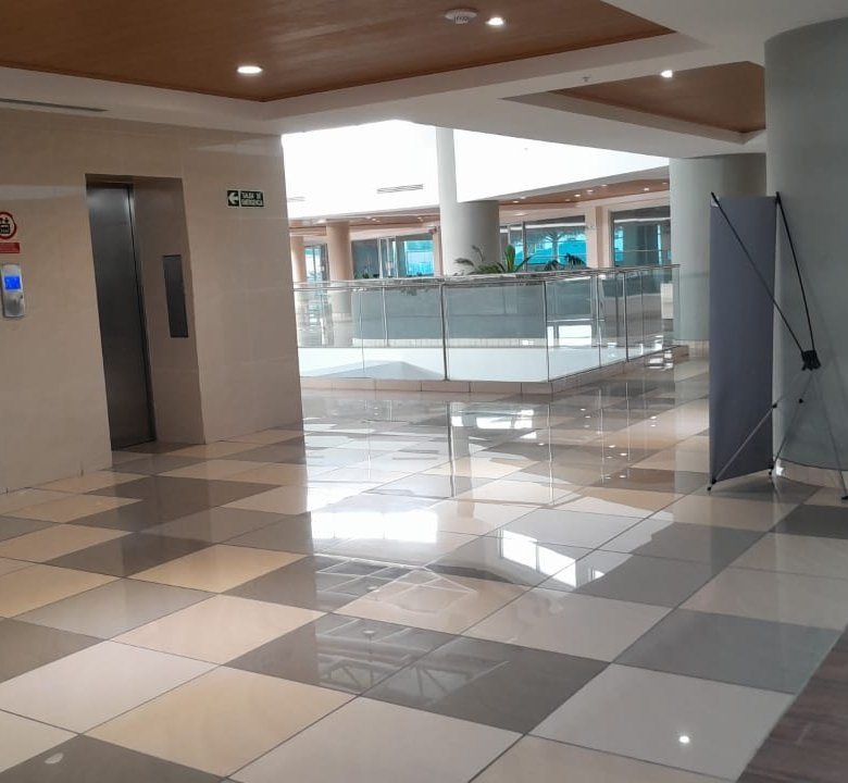Albrook: En Plaza Comercial con +100 estacionamientos