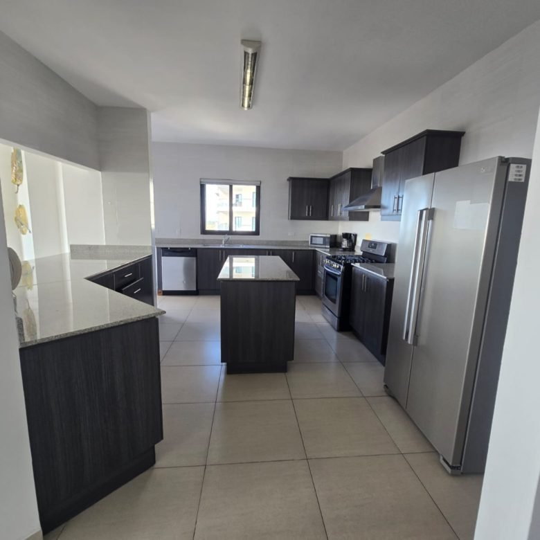 Playa Vista Mar, con Campo de Golf: Amoblado, Las Olas, apartamento de 313m2