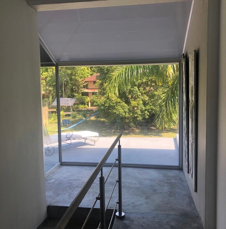 Clayton: Amoblada – Casa / Town – Home, de 7 Recámaras, 2 Terrazas y Area Verde