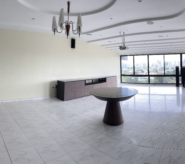 Amplia Casa con Piscina, de 4 recámaras en Sector de Excelente Altura y Nivel: Betania – Altos del Dorado