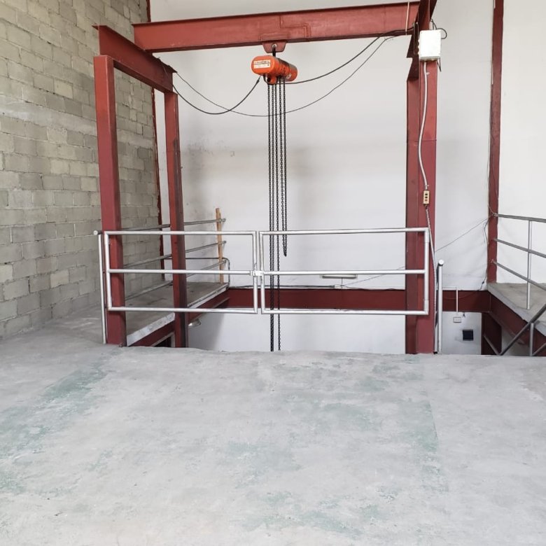 Bodega en Costa del Este: 1800m2, con Rampa / Andén de Carga, 7mts altura
