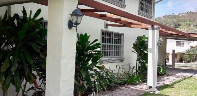 Clayton, Area Forestal – Cerca Ciudad del Saber: Casa / Edificio Amoblado, con 14 habitaciones