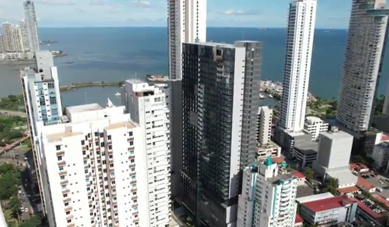 Armani Casa – NUOVO, cerca Cinta Costera, Bella Vista: Apartamento con terraza