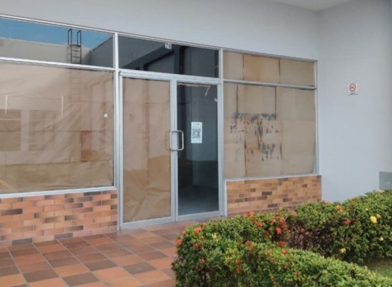 Brisas del Golf – Local Comercial de Planta Baja: En Plaza Comercial con estacionamientos